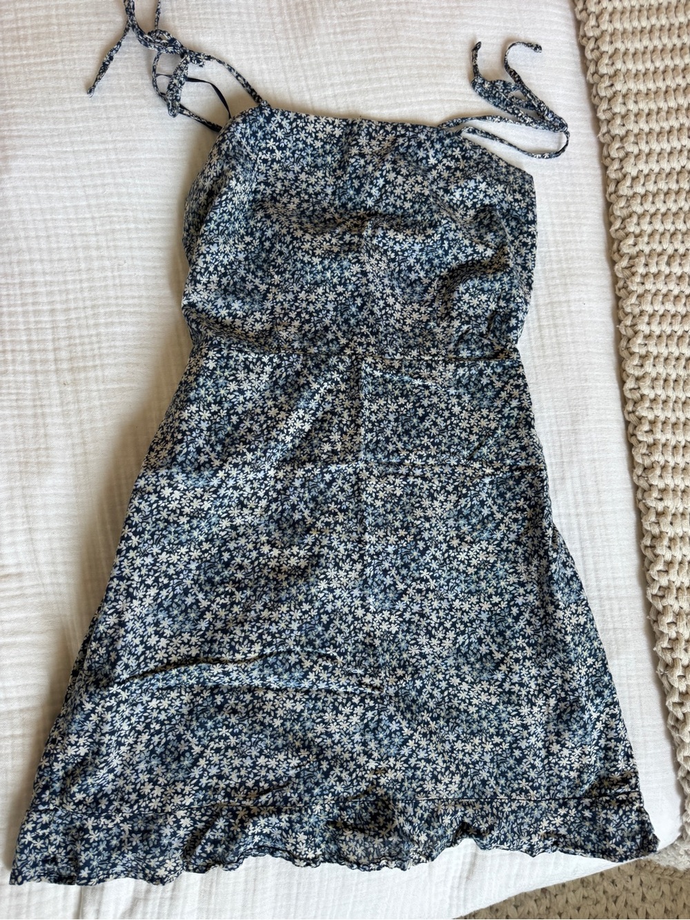 Abercrombie blue floral sundress with pockets